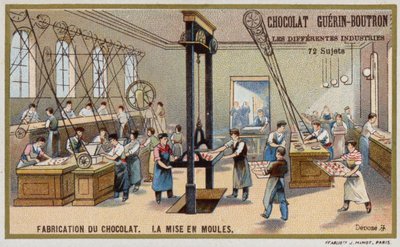 Chocoladeproductie. Chocolade in mallen gieten door French School