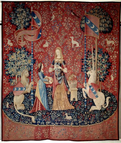 Gordijn van de Dame met de Eenhoorn: allegorie van geur. Een jonge vrouw die een kroon van anjers vasthoudt, omringd door een leeuw, een eenhoorn, een aap, konijnen door French School