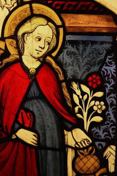 Detail van de Maagd Maria bij de Aankondiging, oorspronkelijk uit de Boven-Rijn (glas-in-lood) door French School