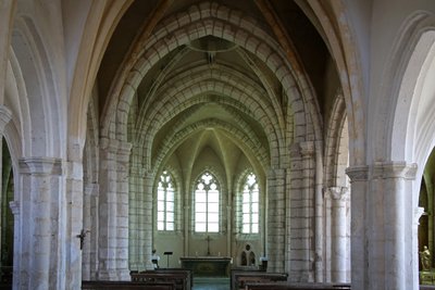 Afbeelding van het oostelijke einde van de kerk door French School
