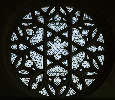 Afbeelding van het roosvenster aan de oostmuur van het zuidelijke transept door French School