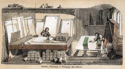 Beschrijving van de verschillende stadia van vervaardiging en gebruik van glas: een werkplaats voor vergulden, polijsten en stempelen van glas. Plaat "Glas en zijn producten" in "Les Recreations instructives" Synoptisch schilderij door Jules Delbruck, grav door French School