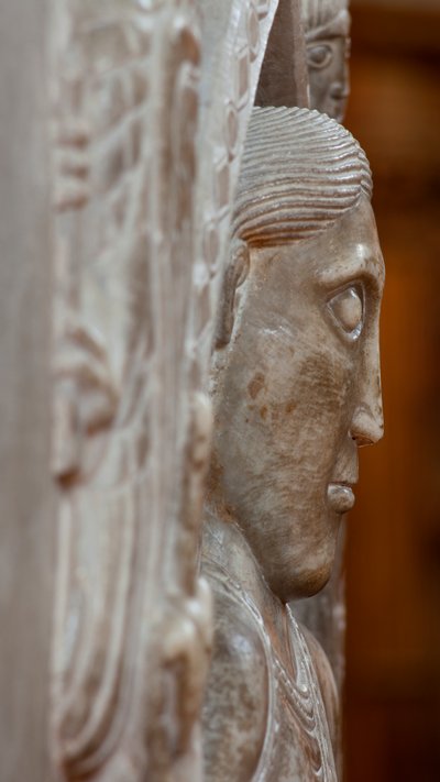 Detail, Christus in Majesteit, de ambulante (marmer) door French School