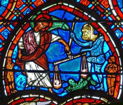 Raam met het Laatste Oordeel: St. Michael weegt zielen (detail) door French School