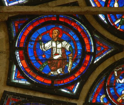 Detail (het oostelijke roosvenster): St. Paul door French School