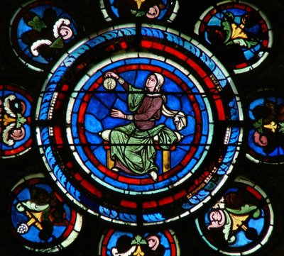 Detail (het noordelijke roosvenster) met Astronomie van de Vrije Kunsten door French School
