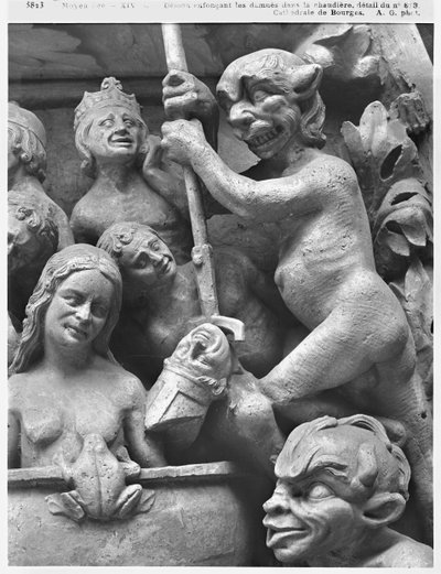Duivel die een bisschop in het vuur duwt, uit het Laatste Oordeel van de kathedraal van St. Etienne in Bourges (detail) (gipsafgietsel van steen) door French School