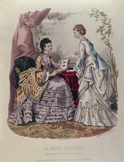 Modeplaat met dames in jurken ontworpen door Mme Breant-Castel en kijkend naar fotoalbums, 1872 door French School