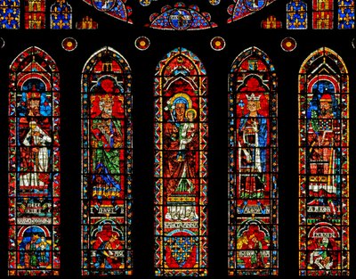Figuren onder het noordelijke roosvenster: Melchisedek, David, St. Anna, Salomo, Aaron en scènes door French School