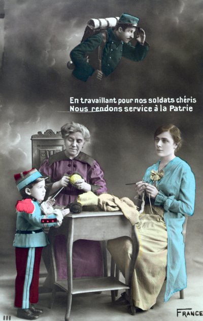Franse patriottische ansichtkaart die de rol van vrouwen tijdens de Eerste Wereldoorlog 1914-18, 1915 toont door French School