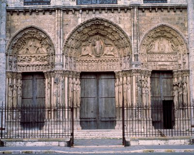 Gotische architectuur: koninklijke poort of groot portaal van de westelijke gevel. Kathedraal Notre-Dame de Chartres door French School
