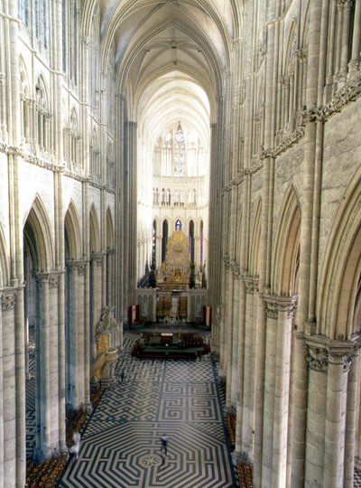 Interieur van de Kathedraal van Amiens (Somme 80) door French School