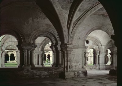 Interieur van het klooster vanuit de kapittelzaal door French School