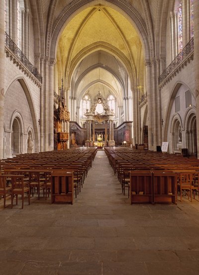 Interieur van de Kathedraal van Angers (Maine et Loire) gebouwd tussen de 12e en 15e eeuw, vertegenwoordigt de perfecte mix tussen Romaanse en Gotische stijl door French School