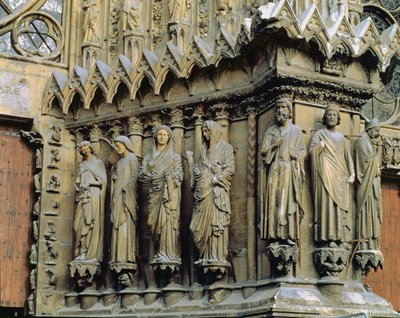 Jambfiguren van de rechterkant van het centrale portaal, westgevel, ca. 1240 door French School