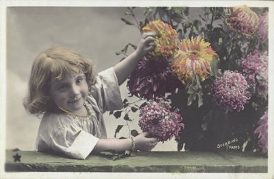 Klein meisje met bloemen door French School