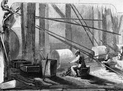 Vervaardiging van geweerloop: polijsten van ijzeren cilinders met stenen wielen. Gravure in 