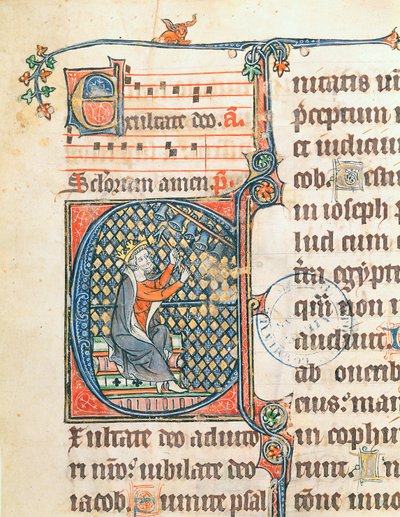 Ms 124 f. 83 Geïllustreerde initiaal met afbeelding van koning David die een carillon bespeelt, illustratie uit een psalter door French School