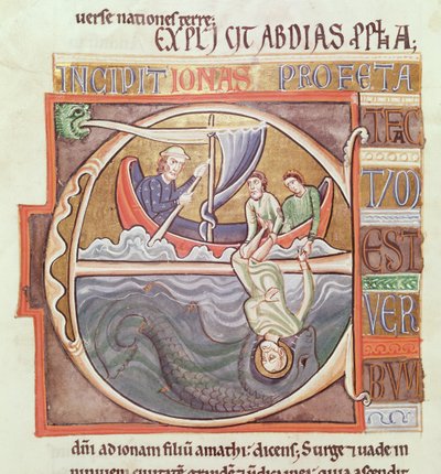 Ms 1 Fol.196v Geïllustreerde initiaal E die Jona toont die in de zee wordt gegooid, uit de Souvigny Bijbel, laat 12e eeuw door French School