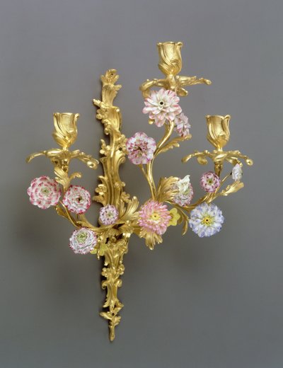 Een van een paar Louis XV drie-armige wandlampen, c.1750 door French School