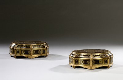 Paar Louis XIV kistjes, c.1700-15 door French School