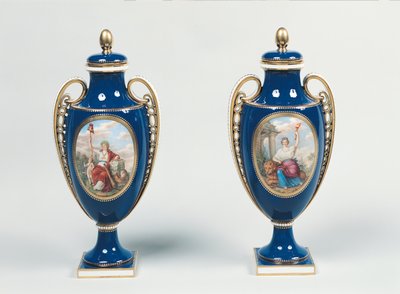 Paar Sevres vazen versierd met allegorische figuren van Gerechtigheid en de Republiek door French School