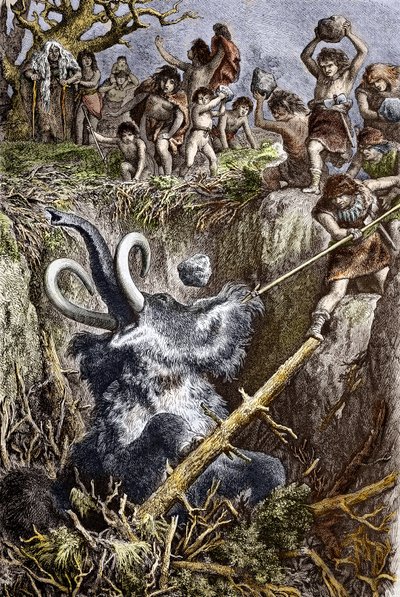 Paleolithicum: mammoetjachtscène, een stam van prehistorische mannen gooit stenen naar een mammoet die in een kuil valt (gravure uit de 19e eeuw, privécollectie) door French School