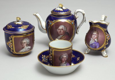Deel van een theeservies met portretten van Lodewijk XVI en Marie Antoinette, Sevres, Frankrijk, ca. 1789 door French School