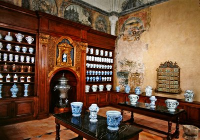 Apotheek van het oude Saint-Jean Ziekenhuis door French School