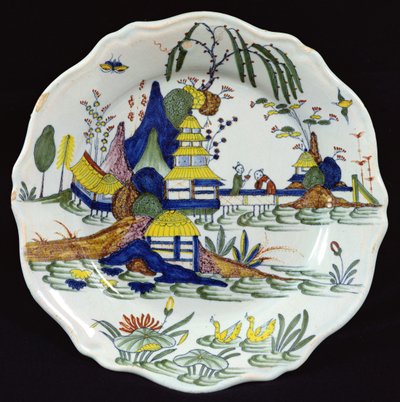 Polychroom Bord, Chinees Landschap van een Meer, gemaakt in het Sinceny Atelier door French School