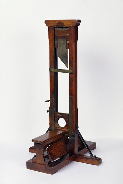 Verminderd model van een guillotine (hout & metaal) door French School