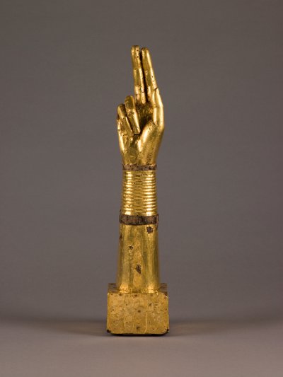 Reliekschrijn Arm, ca 1050-1100 (hout  bladgoud) door French School