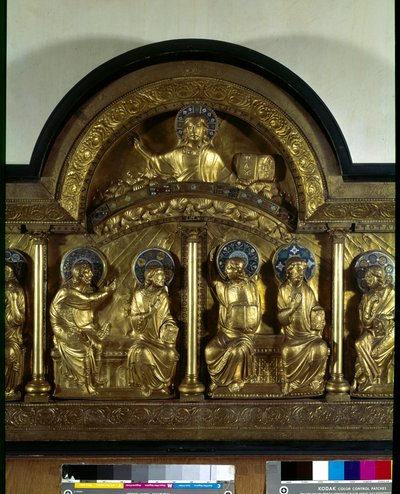 Romaans kunst: altaarstuk van Pinksteren: antependium in hout, koper en email. Detail. Uit Stavelot (Maas) Rond 1160-1170. Parijs, Nationaal Museum van de Middeleeuwen, Thermes de Cluny door French School