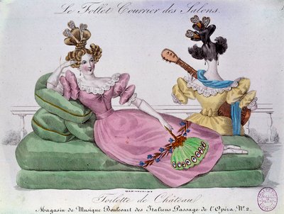 Romantische mode: Kasteeltoilet. Twee vrouwen met extravagante kapsels op een canapé. Gravure uit de 19e eeuw. Parijs, Musee Carnavalet door French School
