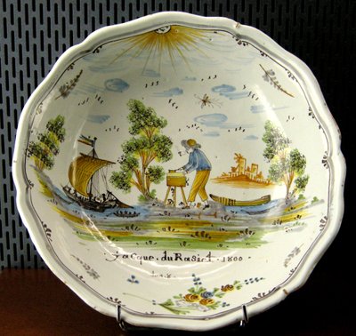 Saladeschaal met afbeelding van een ambachtsman en boten op de Loire, Nevers, 1800 (keramiek) door French School
