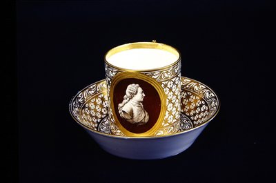 Sevres kop en schotel met een beeltenis van Lodewijk XVI, c.1775 door French School