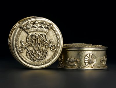 Zilververgulde kleine ronde doos met deksel uit de Lennoxlove toiletservice, eigendom van Frances Teresa Stewart, hertogin van Richmond en Lennox: Frans, Parijs, gekeurd tussen september 1672 en oktober 1674 door French School