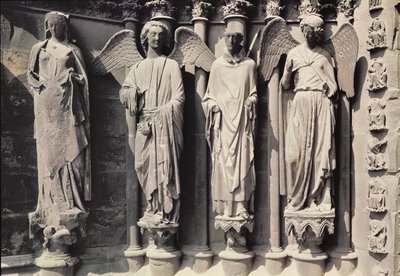 St. Nicasius met engelen, Jamb-figuren van het westportaal door French School