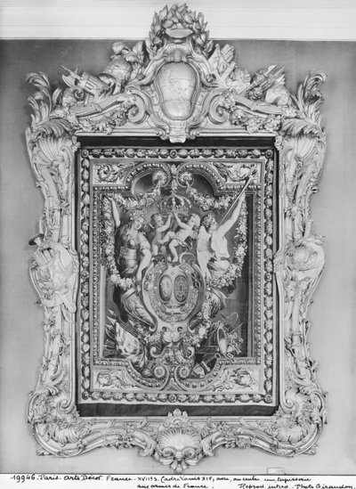 Wandtapijt van het wapen van de Franse koninklijke familie met een Louis XIV lijst door French School