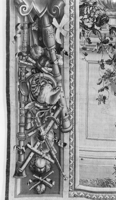 De Seizoenen wandtapijt, rand, muziekinstrumenten, c.1670, Gobelins Fabriek (detail) door French School