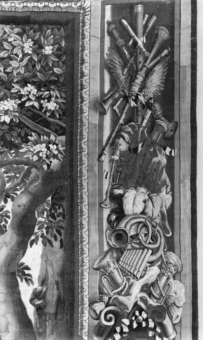 De Seizoenen wandtapijt, rand, muziekinstrumenten, c.1670, Gobelins Fabriek (detail) door French School