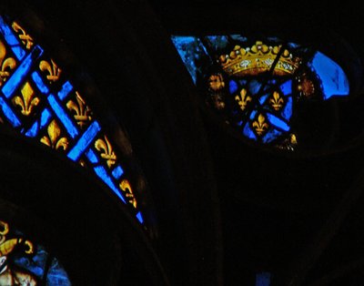 Het westelijke roosvenster met een scène uit het Boek Openbaring: Een lelie en kroon door French School