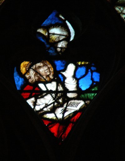 Het westelijke roosvenster met een scène uit het Boek Openbaring: Opening van het vierde zegel, met de adelaar van St. Johannes (6:7) door French School