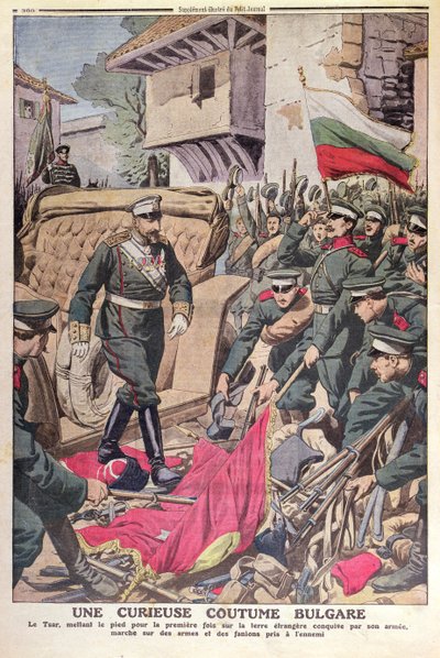 Tsaar Ferdinand I (1861-1948) van Bulgarije loopt over veroverde vlaggen tijdens de Balkanoorlog van 1912, november 1912 door French School