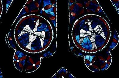 Twee duiven (detail) uit het noordelijke roosvenster, ca. 1223 door French School