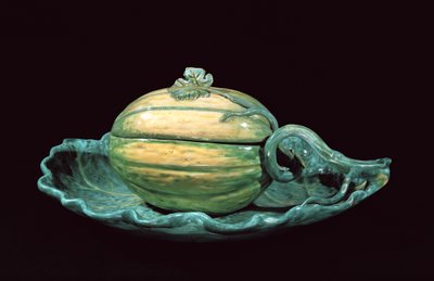 Groenteschotel in de vorm van een pompoen, uit Sceaux (faience) door French School