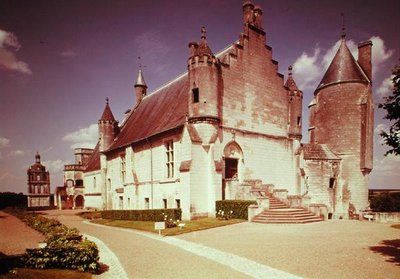 Uitzicht op de buitenkant met de zuid- en westgevels door French School