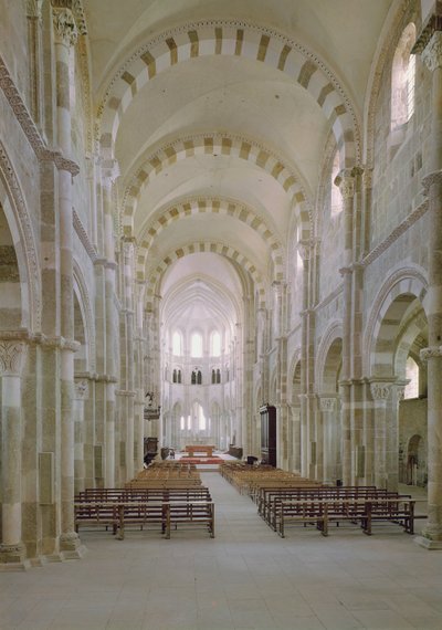 Uitzicht op het interieur van het schip, ca.1120-50 door French School