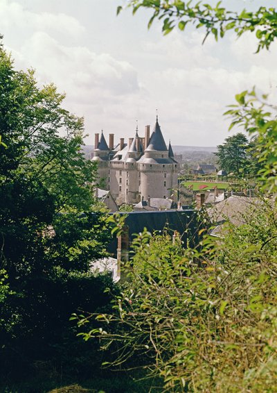 Uitzicht op het gerestaureerde kasteel vanuit het noordwesten, gebouwd voor Jean Bourre, minister van Lodewijk XI van Frankrijk in c.1465 door French School