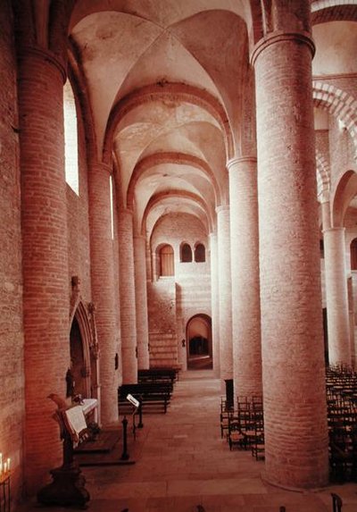 Uitzicht op het zuidelijke zijbeuk, kijkend naar het narthex door French School